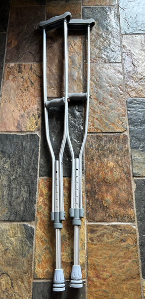 underarm crutches.PNG